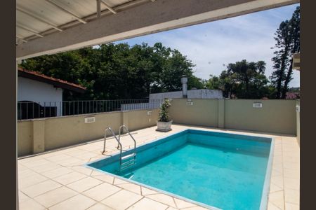 Casa à venda com 320m², 4 quartos e 2 vagas Casa à venda com 320m², 4 quartos e 2 vagasPiscina