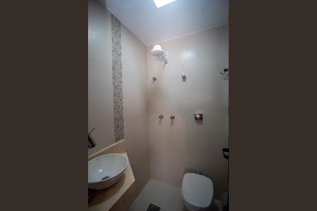 Casa à venda com 320m², 4 quartos e 2 vagas Casa à venda com 320m², 4 quartos e 2 vagasBanheiro da Suíte