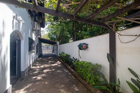 Casa à venda com 320m², 4 quartos e 2 vagas Casa à venda com 320m², 4 quartos e 2 vagasGaragem