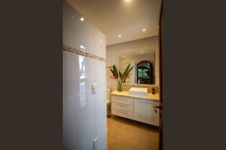 Casa à venda com 320m², 4 quartos e 2 vagas Casa à venda com 320m², 4 quartos e 2 vagasBanheiro 3