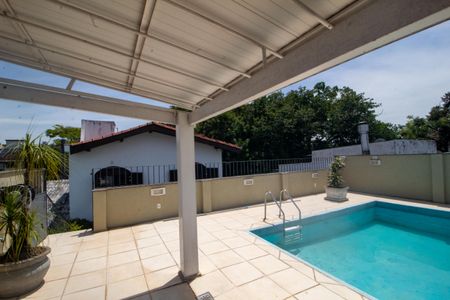 Casa à venda com 320m², 4 quartos e 2 vagas Casa à venda com 320m², 4 quartos e 2 vagasPiscina