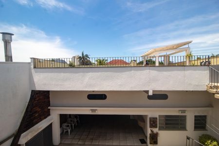 Casa à venda com 320m², 4 quartos e 2 vagas Casa à venda com 320m², 4 quartos e 2 vagasVista