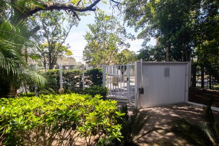 Casa à venda com 320m², 4 quartos e 2 vagas Casa à venda com 320m², 4 quartos e 2 vagasVista