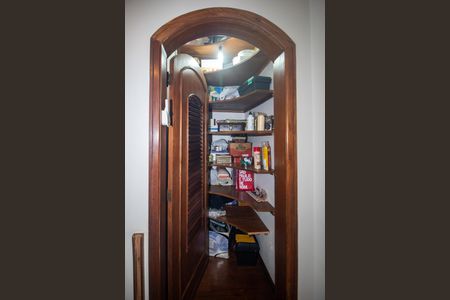 Casa à venda com 320m², 4 quartos e 2 vagas Casa à venda com 320m², 4 quartos e 2 vagasdispensa