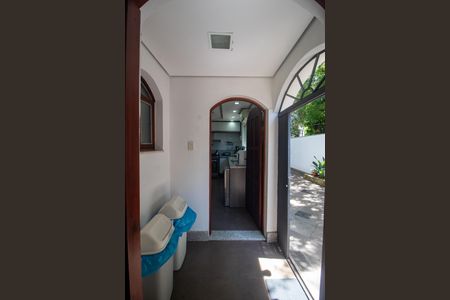 Casa à venda com 320m², 4 quartos e 2 vagas Casa à venda com 320m², 4 quartos e 2 vagascorredor