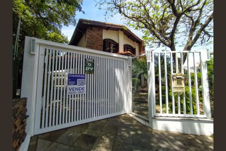 Casa à venda com 320m², 4 quartos e 2 vagas Casa à venda com 320m², 4 quartos e 2 vagasplaca