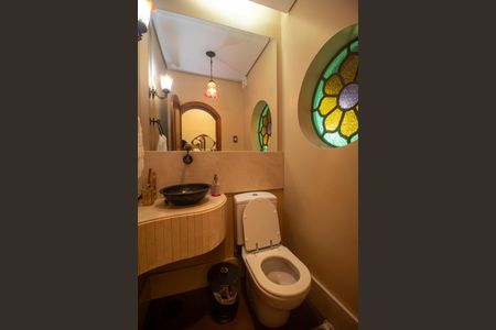 Casa à venda com 320m², 4 quartos e 2 vagas Casa à venda com 320m², 4 quartos e 2 vagasBanheiro