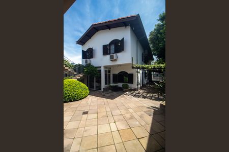 Casa à venda com 320m², 4 quartos e 2 vagas Casa à venda com 320m², 4 quartos e 2 vagasQuintal