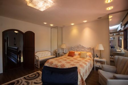 Casa à venda com 320m², 4 quartos e 2 vagas Casa à venda com 320m², 4 quartos e 2 vagasSuite 2