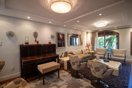 Casa à venda com 320m², 4 quartos e 2 vagas Casa à venda com 320m², 4 quartos e 2 vagasSala