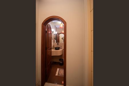 Casa à venda com 320m², 4 quartos e 2 vagas Casa à venda com 320m², 4 quartos e 2 vagasSala