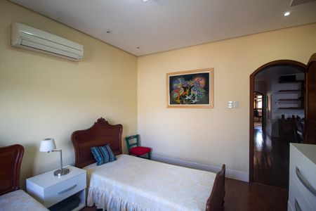 Casa à venda com 320m², 4 quartos e 2 vagas Casa à venda com 320m², 4 quartos e 2 vagasQuarto 2