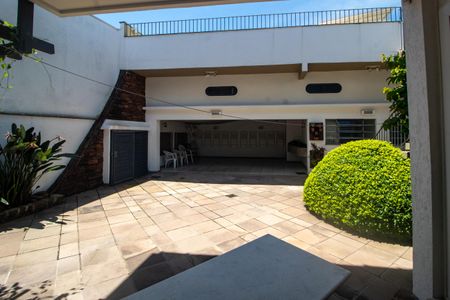 Casa à venda com 320m², 4 quartos e 2 vagas Casa à venda com 320m², 4 quartos e 2 vagasVista