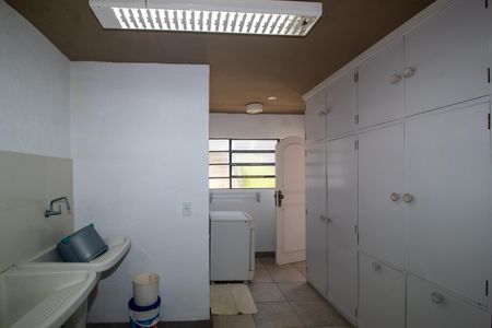 Casa à venda com 320m², 4 quartos e 2 vagas Casa à venda com 320m², 4 quartos e 2 vagasÁrea de Serviço