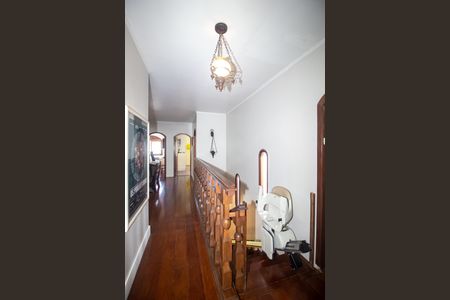 Casa à venda com 320m², 4 quartos e 2 vagas Casa à venda com 320m², 4 quartos e 2 vagascorredor