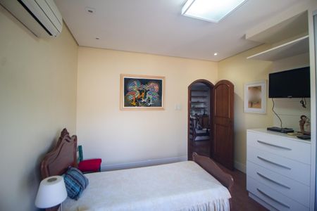 Casa à venda com 320m², 4 quartos e 2 vagas Casa à venda com 320m², 4 quartos e 2 vagasQuarto 2