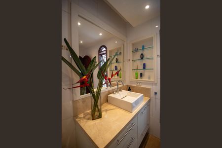 Casa à venda com 320m², 4 quartos e 2 vagas Casa à venda com 320m², 4 quartos e 2 vagasBanheiro 3