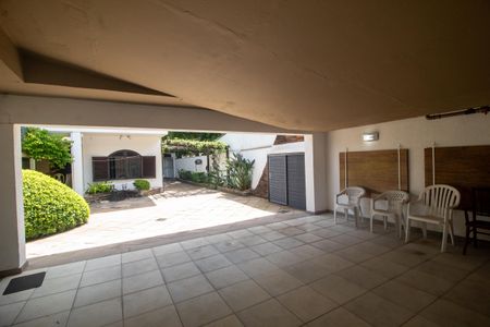 Casa à venda com 320m², 4 quartos e 2 vagas Casa à venda com 320m², 4 quartos e 2 vagasChurrasqueira
