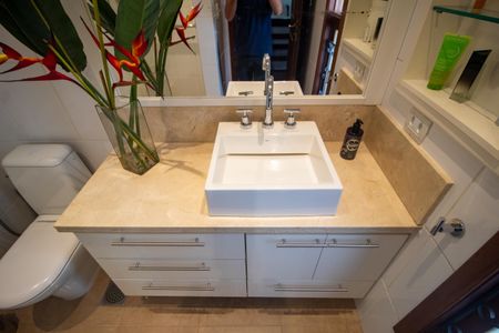 Casa à venda com 320m², 4 quartos e 2 vagas Casa à venda com 320m², 4 quartos e 2 vagasBanheiro 3