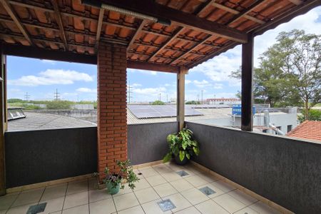 Casa à venda com 211m², 3 quartos e 5 vagasSacada - Suíte