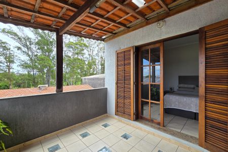 Casa à venda com 211m², 3 quartos e 5 vagasSacada - Suíte