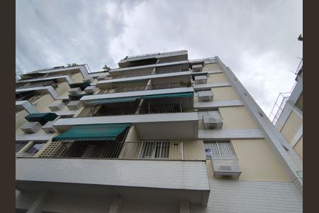 Apartamento para alugar com 71m², 2 quartos e 1 vaga Apartamento para alugar com 71m², 2 quartos e 1 vagaFachada