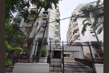 Apartamento para alugar com 71m², 2 quartos e 1 vaga Apartamento para alugar com 71m², 2 quartos e 1 vagaFachada