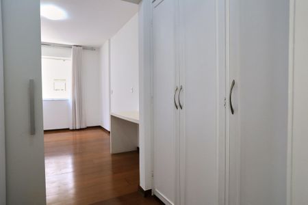 Apartamento à venda com 180m², 4 quartos e 2 vagasCloset da suíte