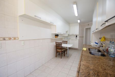 Apartamento à venda com 156m², 3 quartos e 2 vagas Apartamento à venda com 156m², 3 quartos e 2 vagascozinha