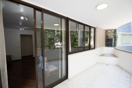 Apartamento à venda com 156m², 3 quartos e 2 vagas Apartamento à venda com 156m², 3 quartos e 2 vagasvaranda sala