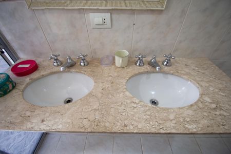 Apartamento à venda com 156m², 3 quartos e 2 vagas Apartamento à venda com 156m², 3 quartos e 2 vagasbanheiro suite 1