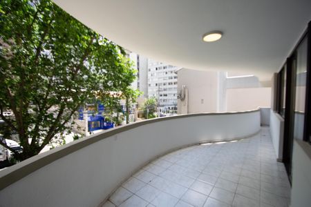 Apartamento à venda com 156m², 3 quartos e 2 vagas Apartamento à venda com 156m², 3 quartos e 2 vagasvaranda sala