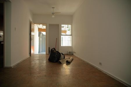 Casa à venda com 110m², 2 quartos e 2 vagasSala 