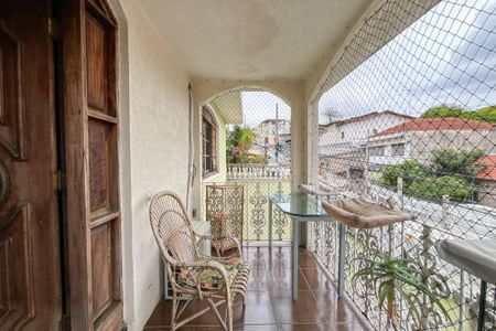 Casa à venda com 185m², 5 quartos e 3 vagasVaranda
