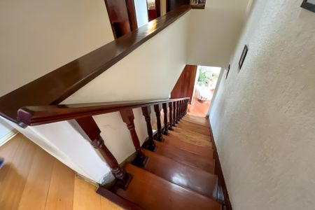 Casa à venda com 185m², 5 quartos e 3 vagasEscada