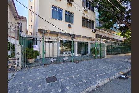 Apartamento à venda com 75m², 2 quartos e sem vagaFachada e portaria