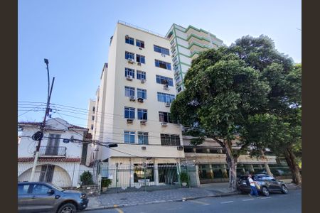 Apartamento à venda com 75m², 2 quartos e sem vagaFachada e portaria