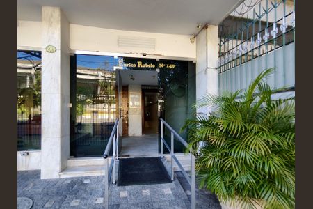 Apartamento à venda com 75m², 2 quartos e sem vagaFachada e portaria