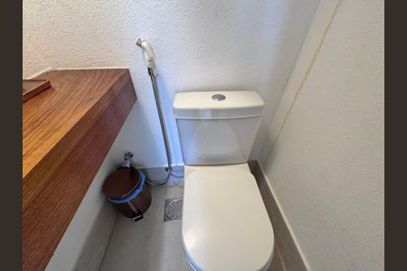 Casa de condomínio à venda com 371m², 5 quartos e 2 vagasLavabo