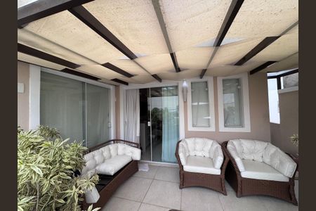 Casa de condomínio à venda com 371m², 5 quartos e 2 vagasSuíte1 - Varanda