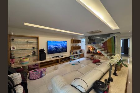 Sala de casa de condomínio à venda com 5 quartos, 371m² em Recreio dos Bandeirantes, Rio de Janeiro