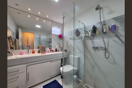 Casa de condomínio à venda com 371m², 5 quartos e 2 vagasSuíte 2 - Banheiro