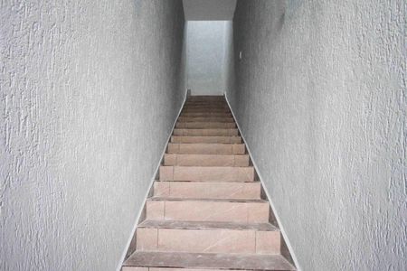 Casa para alugar com 55m², 2 quartos e sem vagaEscada