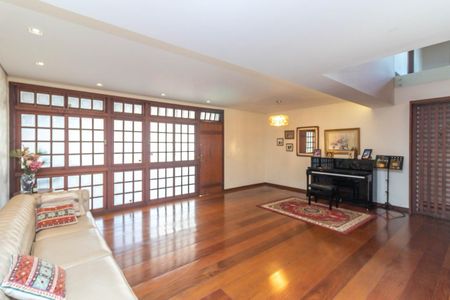 Casa para alugar com 4 quartos, 398m² em Cidade Nova, Belo Horizonte