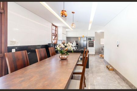 Casa para alugar com 4 quartos, 398m² em Cidade Nova, Belo Horizonte