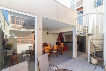 Casa para alugar com 398m², 4 quartos e 4 vagas Casa para alugar com 398m², 4 quartos e 4 vagasÁrea comum