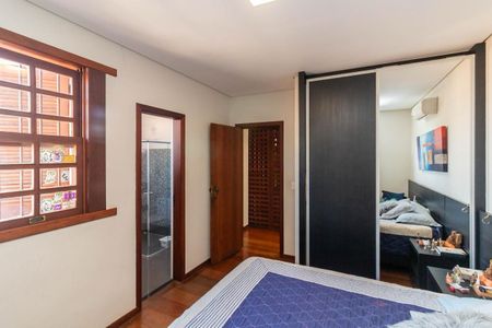 Casa para alugar com 398m², 4 quartos e 4 vagas Casa para alugar com 398m², 4 quartos e 4 vagasSuíte 3