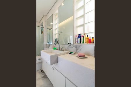 Casa para alugar com 398m², 4 quartos e 4 vagas Casa para alugar com 398m², 4 quartos e 4 vagasBanheiro Suíte 4