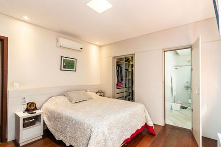 Casa para alugar com 398m², 4 quartos e 4 vagas Casa para alugar com 398m², 4 quartos e 4 vagasSuíte 2