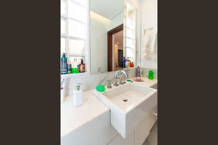 Casa para alugar com 398m², 4 quartos e 4 vagas Casa para alugar com 398m², 4 quartos e 4 vagasBanheiro Suíte 4